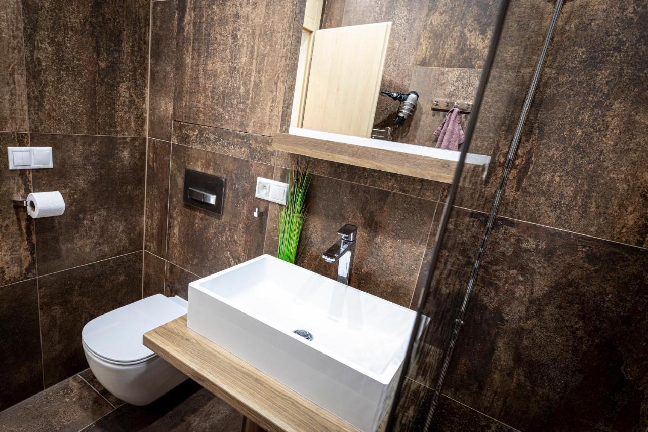 Moderny Swen S 2 Terasami Apartment *